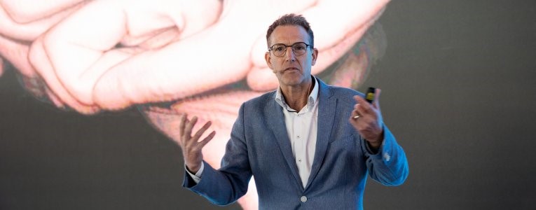 Tony Bosma tijdens Verenigingsdag 2024 - 765x300px